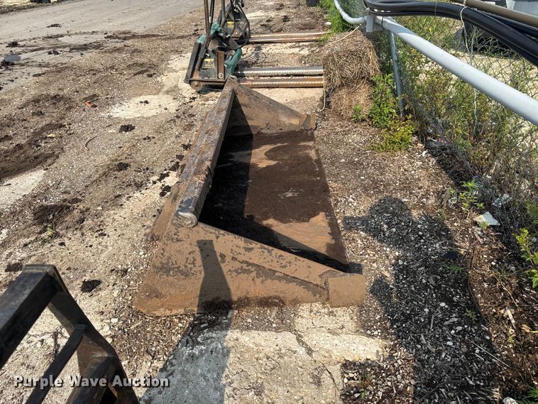 Skid Steer Bucket - photo 2