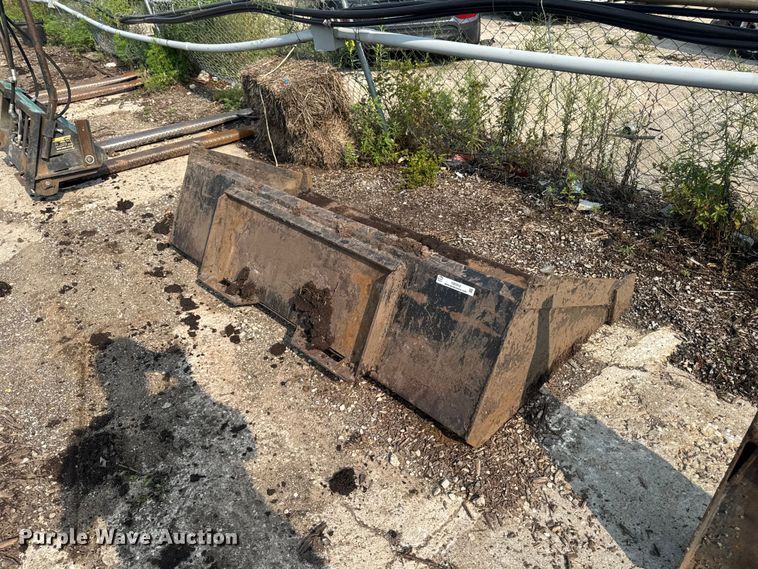 Skid Steer Bucket - photo 3