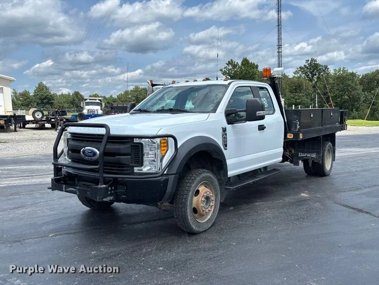 2017 Ford F450 Super Duty XL Ext. Cab Flatbed Truck