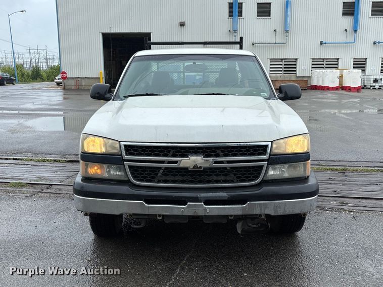2006 Chevrolet Silverado 1500 Ext. Cab Pickup Truck - photo 2
