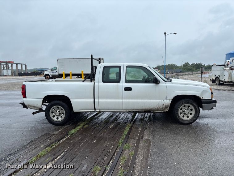 2006 Chevrolet Silverado 1500 Ext. Cab Pickup Truck - photo 4