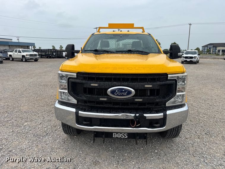 2022 Ford F350 Super Duty Utility Bed Pickup Truck - photo 2