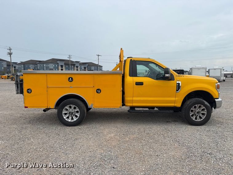 2022 Ford F350 Super Duty Utility Bed Pickup Truck - photo 4