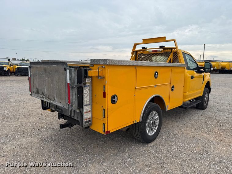 2022 Ford F350 Super Duty Utility Bed Pickup Truck - photo 5