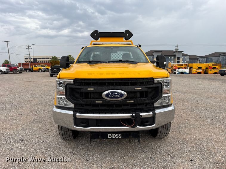 2021 Ford F350 Super Duty Utility Bed Pickup Truck - photo 2