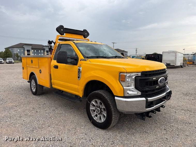 2021 Ford F350 Super Duty Utility Bed Pickup Truck - photo 3