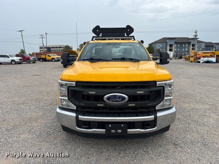 2020 Ford F350 Super Duty Utility Bed Pickup Truck - photo 2