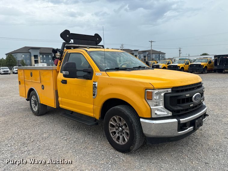2020 Ford F350 Super Duty Utility Bed Pickup Truck - photo 3