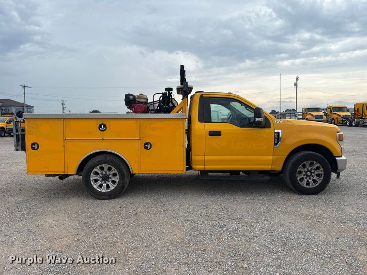 2020 Ford F350 Super Duty Utility Bed Pickup Truck - photo 4