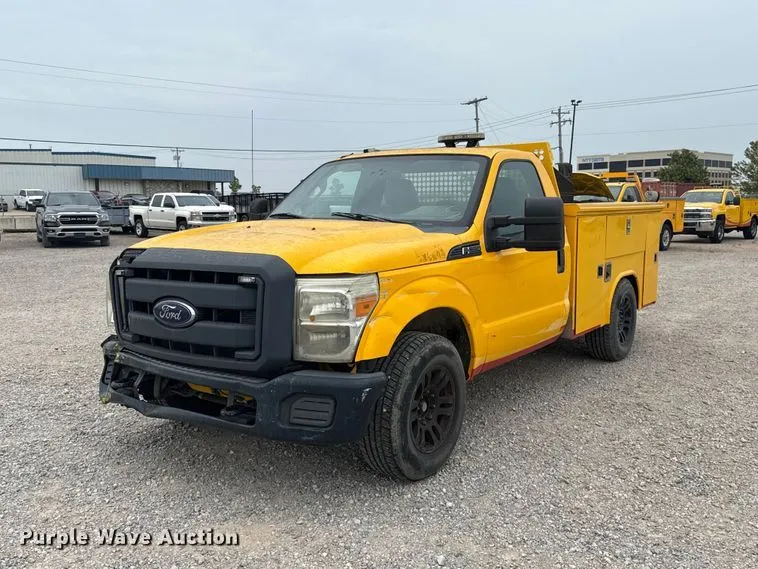 2015 Ford F350 Super Duty Utility Bed Pickup Truck