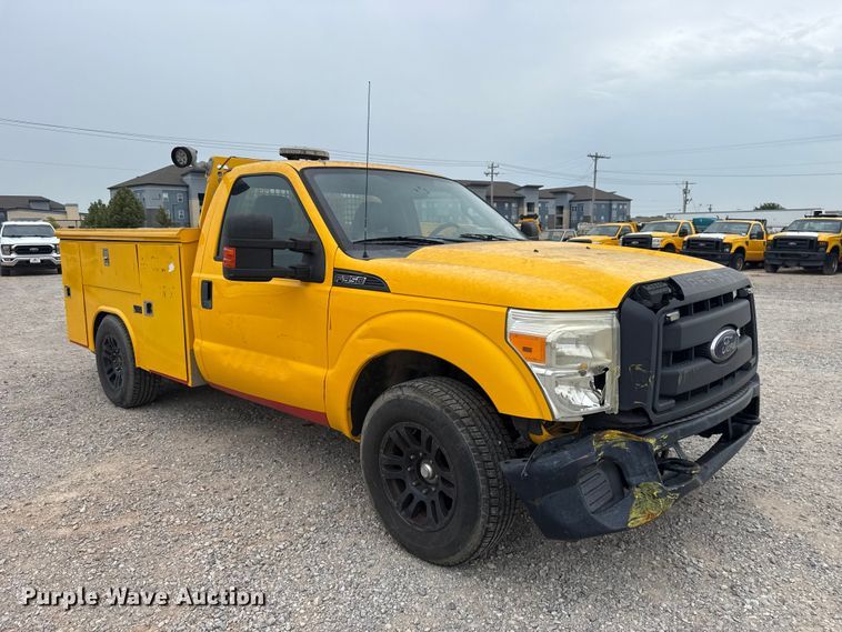 2015 Ford F350 Super Duty Utility Bed Pickup Truck - photo 3
