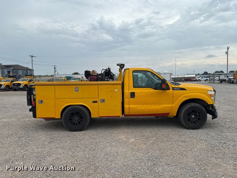 2015 Ford F350 Super Duty Utility Bed Pickup Truck - photo 4