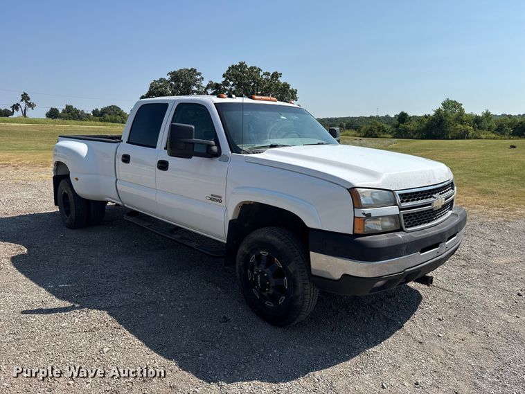 2005 Chevrolet Silverado 3500 Crew Cab Pickup Truck - photo 4
