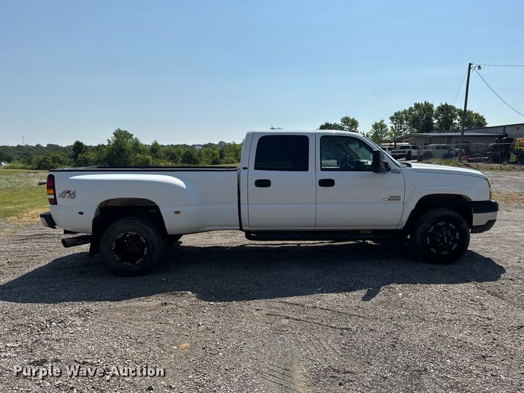 2005 Chevrolet Silverado 3500 Crew Cab Pickup Truck - photo 5