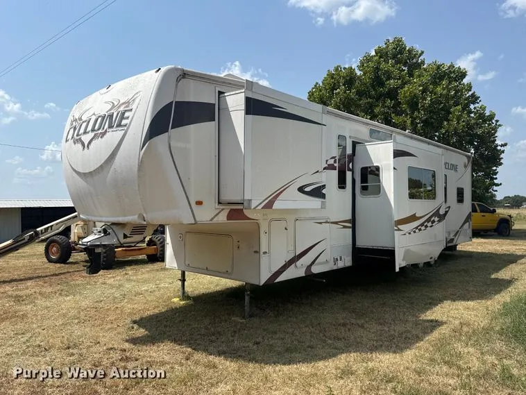 2009 Heartland 3914 Cyclone Toy Hauler Camper