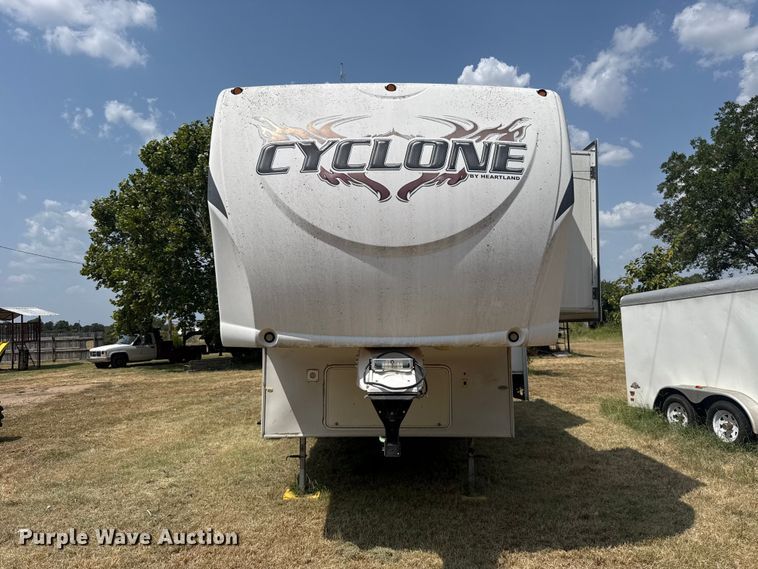 2009 Heartland 3914 Cyclone Toy Hauler Camper - photo 2