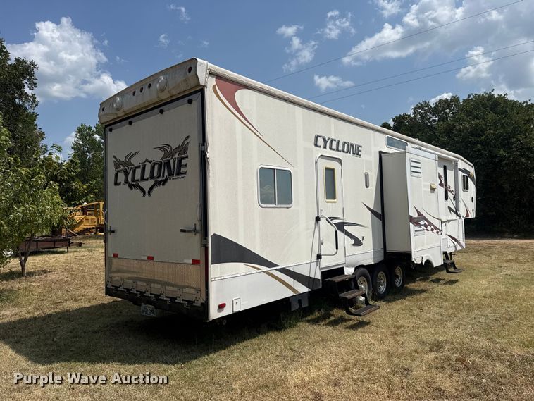 2009 Heartland 3914 Cyclone Toy Hauler Camper - photo 5