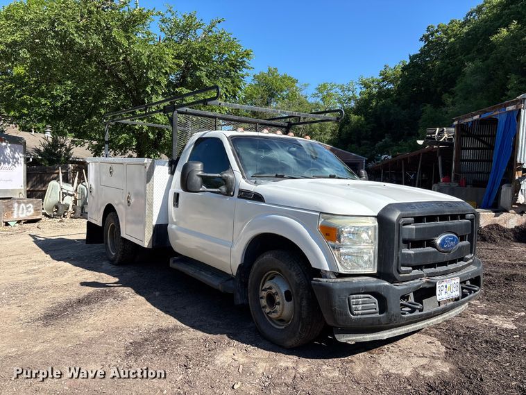 2011 Ford F350 Super Duty Utility Bed Pickup Truck - photo 3