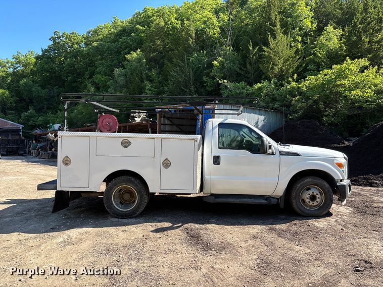 2011 Ford F350 Super Duty Utility Bed Pickup Truck - photo 4
