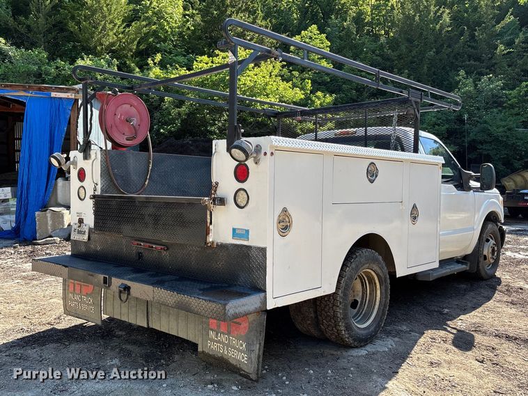2011 Ford F350 Super Duty Utility Bed Pickup Truck - photo 5
