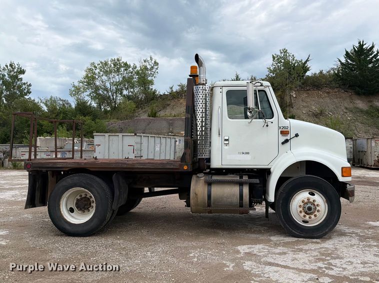 1994 International 8100 Flatbed Truck - photo 4