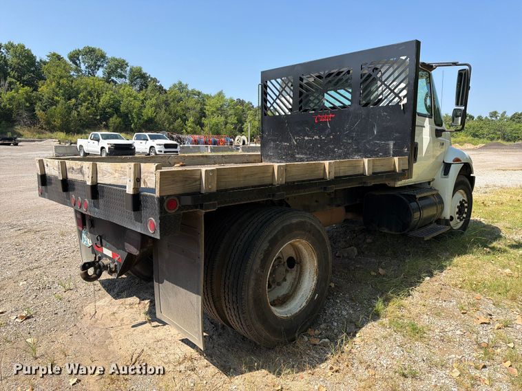 2003 International 4400 Flatbed Truck - photo 5
