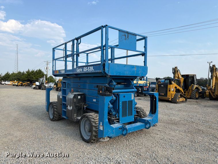 2015 Genie GS-5390 Scissor Lift - photo 3