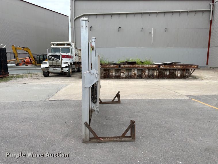 Thieman TVR20 Rail Gate Lift - photo 4