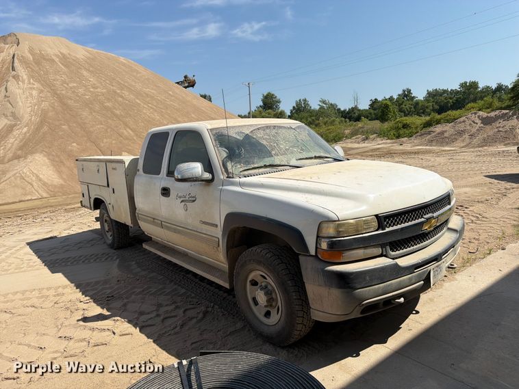 2001 Chevrolet Silverado 2500HD Ext. Cab Utility Bed Pickup Truck - photo 3