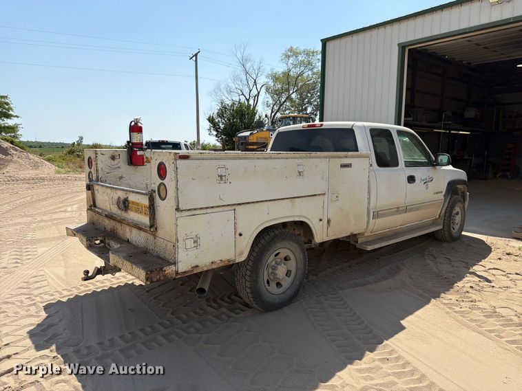 2001 Chevrolet Silverado 2500HD Ext. Cab Utility Bed Pickup Truck - photo 5