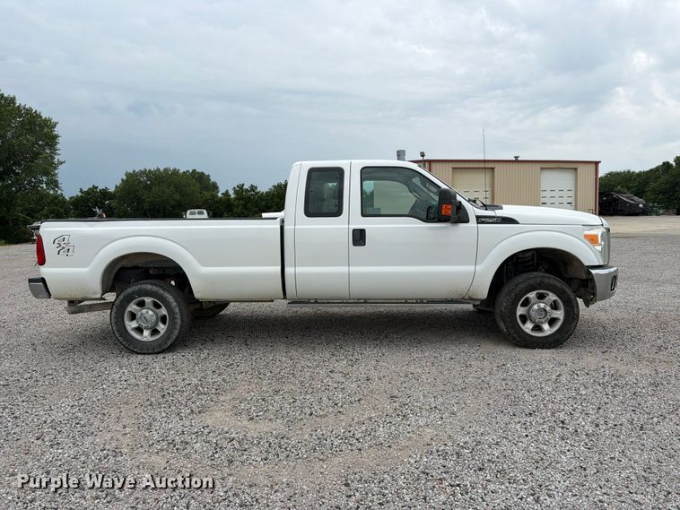 2016 Ford F250 Super Duty XL  Ext. Cab Pickup Truck - photo 4