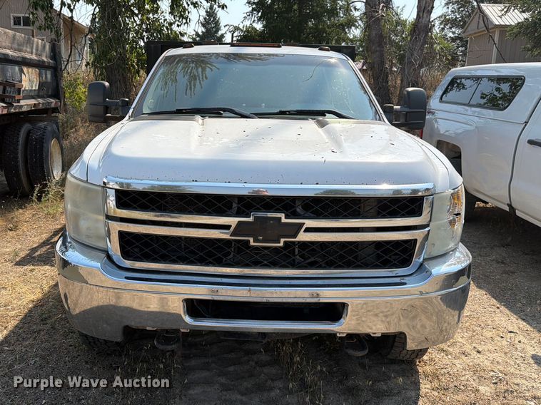 2011 Chevrolet Silverado 3500HD Crew Cab Flatbed Pickup Truck - photo 2