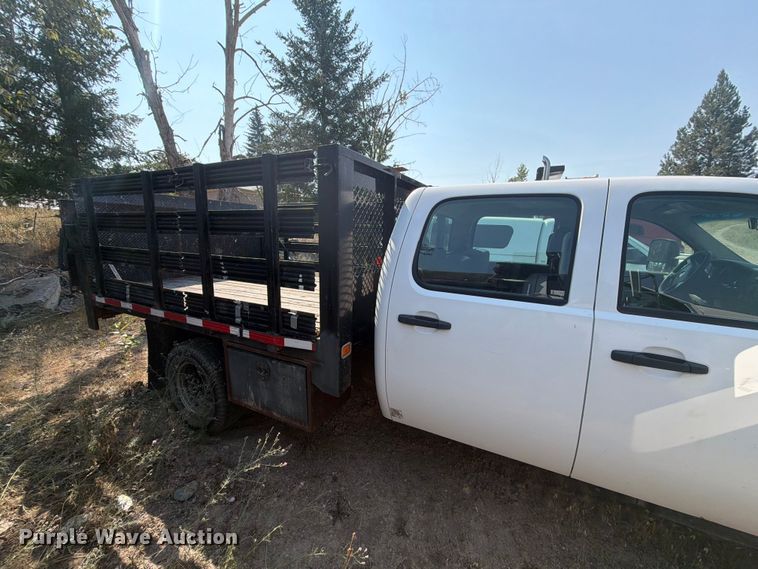 2011 Chevrolet Silverado 3500HD Crew Cab Flatbed Pickup Truck - photo 5