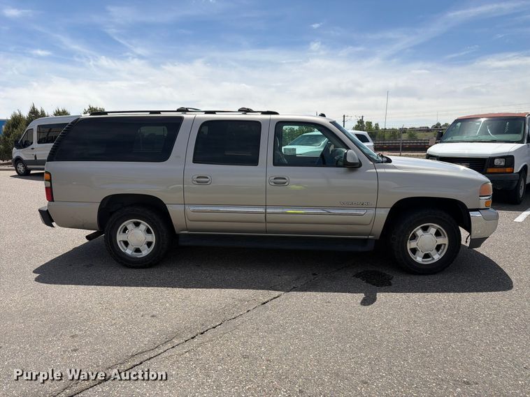 2004 GMC Yukon XL SUV - photo 4