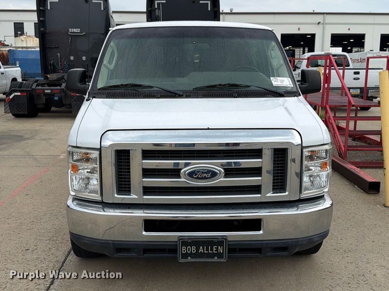2012 Ford E350 Super Duty - photo 2