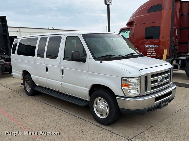 2012 Ford E350 Super Duty - photo 3