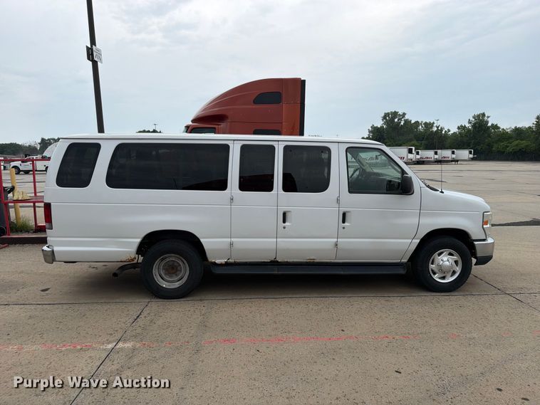 2012 Ford E350 Super Duty - photo 4