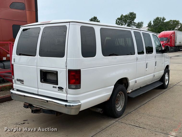 2012 Ford E350 Super Duty - photo 5