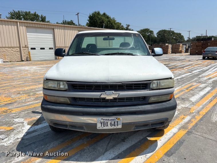 2001 Chevrolet Silverado 2500 Pickup Truck - photo 2