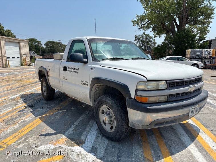 2001 Chevrolet Silverado 2500 Pickup Truck - photo 3