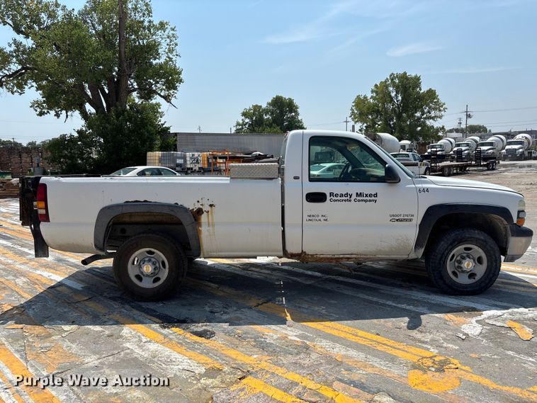 2001 Chevrolet Silverado 2500 Pickup Truck - photo 4