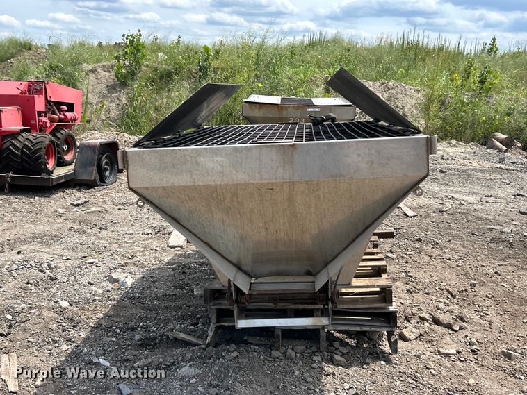 Western Ice Breaker Salt Spreader - photo 2