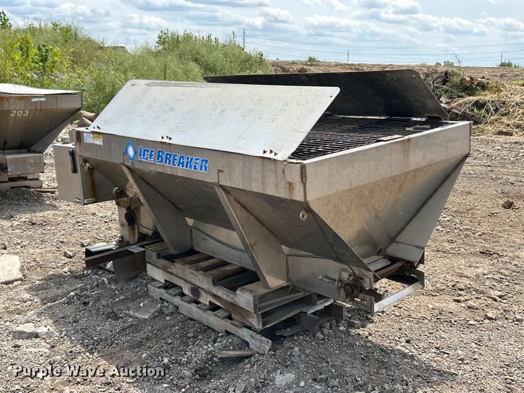 Western Ice Breaker Salt Spreader - photo 3