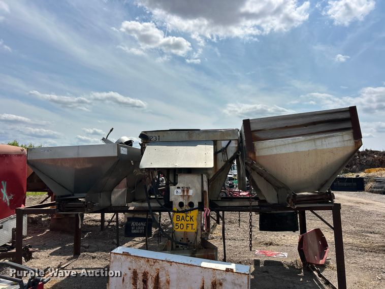(3) Salt Spreaders - photo 2