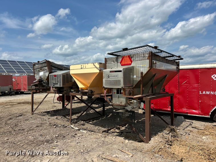 (4) Salt Spreaders - photo 3