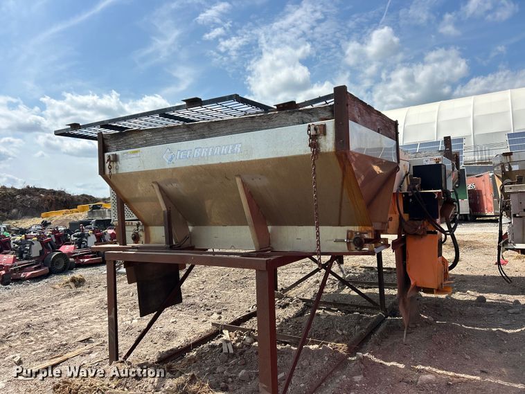 (4) Salt Spreaders - photo 5