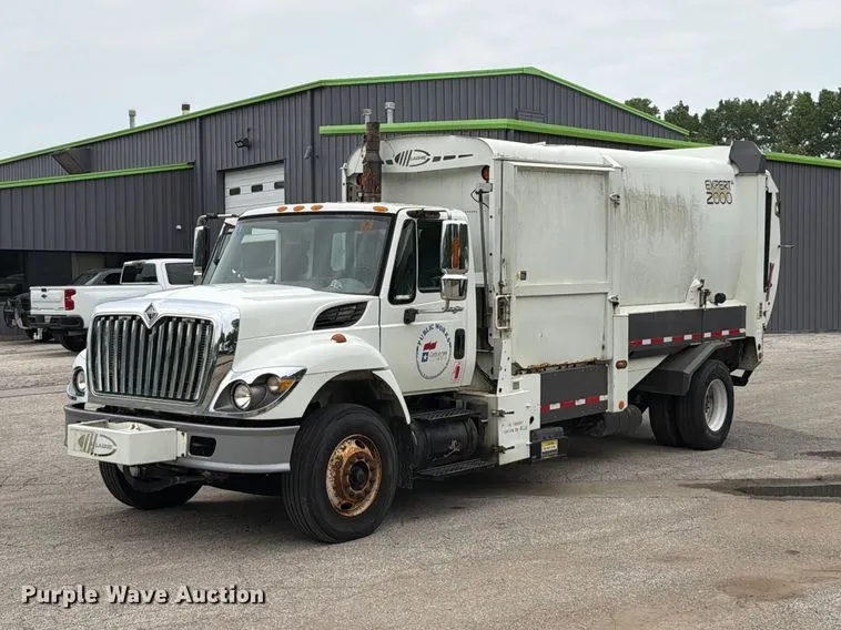 2009 International 7400 Refuse Truck