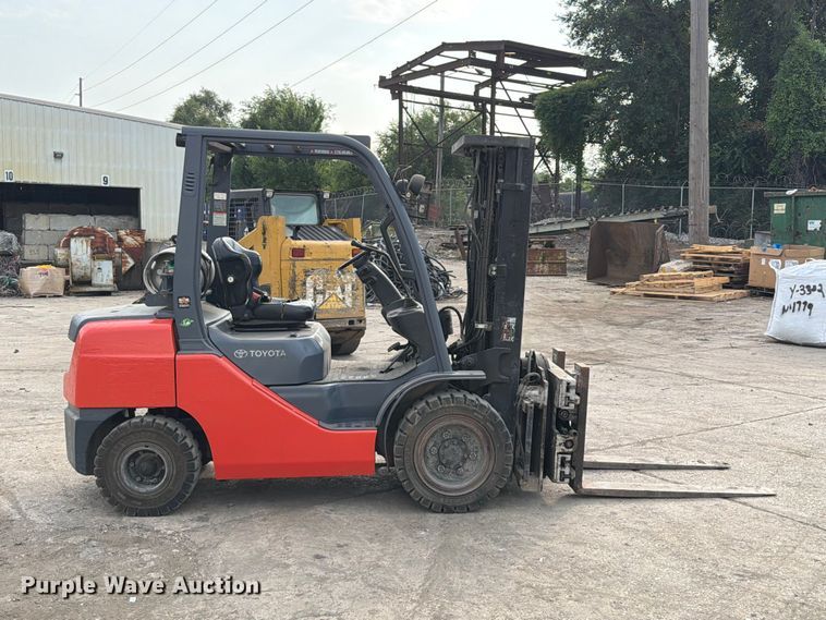 Toyota 8FGU30 Forklift - photo 4