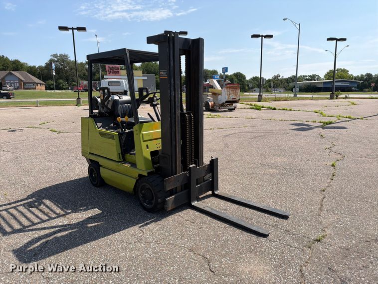 Clark GCS25MC Forklift - photo 3