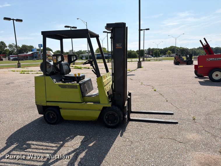 Clark GCS25MC Forklift - photo 4